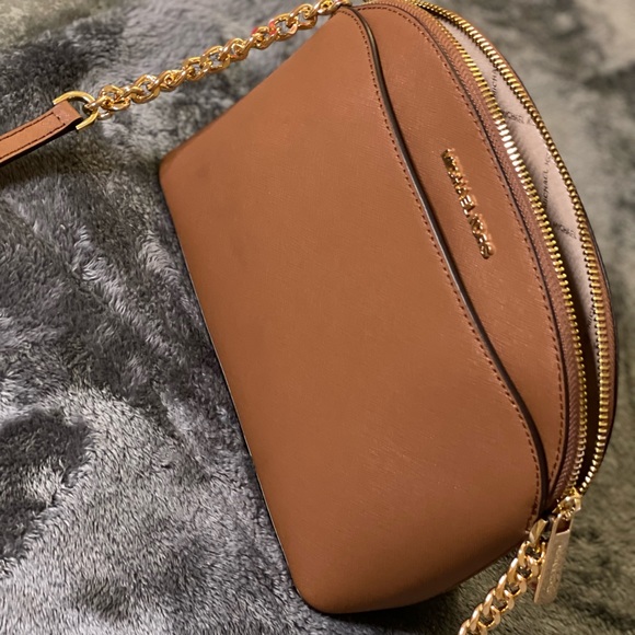 Authentic Michael Kors Crossbody Bag💕 Only carried once! Open to offers 💕 - Picture 12 of 12